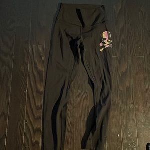 Lululemon skull pants size 6